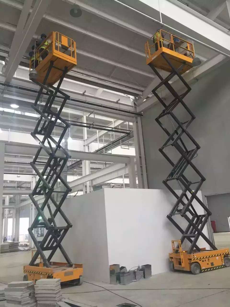 冬季剪叉式高空作業平臺的維護保養措施